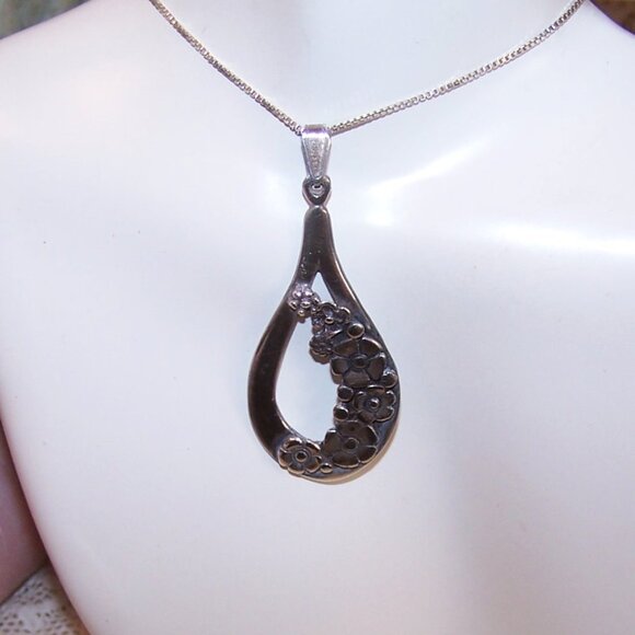 Vintage Sterling Silver Teardrop Pendant with Florals - Picture 2 of 9